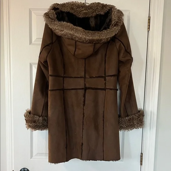 Le Grenier Chocolate Teddy Coat with Faux Fur Accents - Picture 3 of 3
